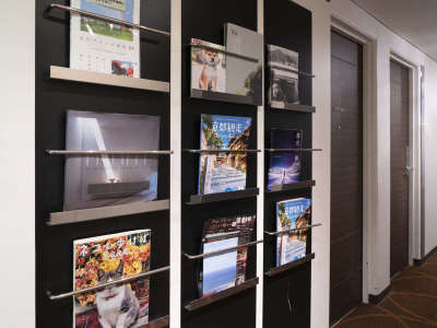 マガジンラック/レディースフロアのマガジンラックに雑誌をご用意しております。