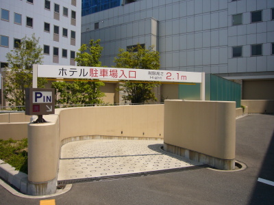 地下駐車場170台収容可能 _有料