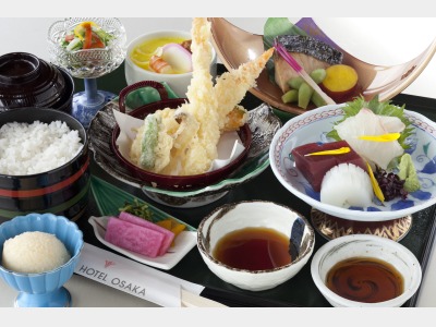 夕食一例（お膳スタイル）