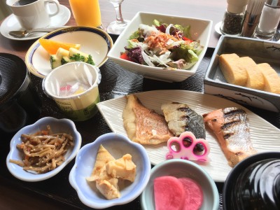 朝食バイキング（和食風盛付イメージ）