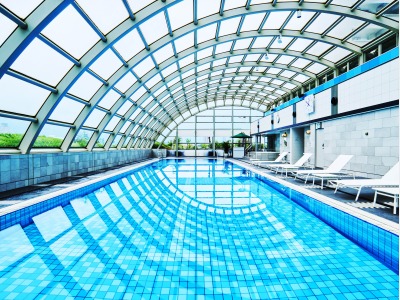 屋内プール（フィットネスクラブ内、有料）