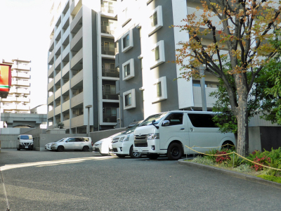 【駐車場（有料）】完全予約制です。お電話下さい。