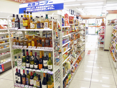 【コンビニ】ロビー直結で便利。