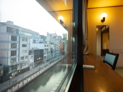 道頓堀川のお部屋の景観。道頓堀川がのぞめます。