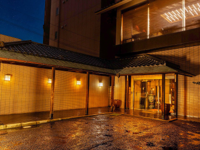 道頓堀川まで徒歩3分！大阪の観光・グルメを余さず楽しむなら、「旅館くら本」へどうぞ。