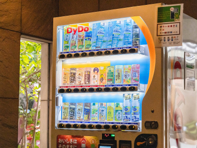 【自動販売機】当館1階にございます。