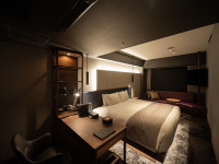 ��^���C�e�B���O�f�X�N����l�̏��ւ��X�^�C���b�V���ɉ��o�B�ŏ�K�ōL�X�Ƃ�����Ԃ��y����3�������̍������Y���������ŗD��ȂЂƎ����B