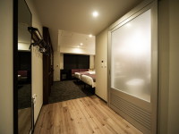 �������Ƃ��낰�鎺���A�L�X�Ƃ����ʘH��i���̏��Ȃ��h�A�A�肷��t���̃o�X���[����g�C���łǂȂ��ɂ��g���₷�����j�o�[�T���f�U�C���̂������ł��B