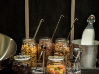 ���H�i�V���A���E�~���N�E���[�O���g�j