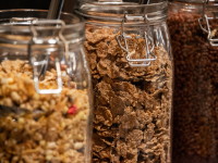 ���H�i�V���A���j