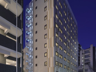 外観側面（夜）