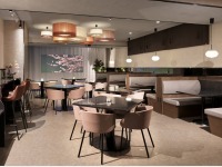 ���E���W