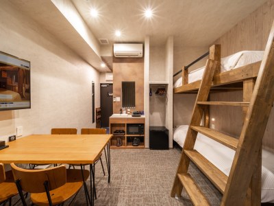 5名部屋/ファミリールームC　デスク付