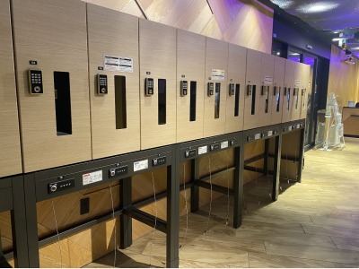 チェックイン前/チェックアウト後のお荷物お預かりはフロントロッカーにて承っております