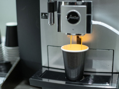 ラウンジ/セルフドリンクサービス