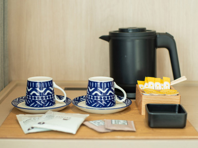 客室備品（電気ポット、カップ、コーヒー）