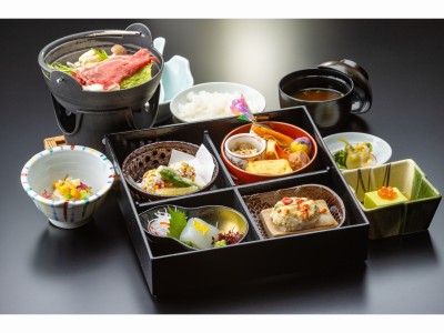 小鍋付き・御重箱膳・末広コース（一例）