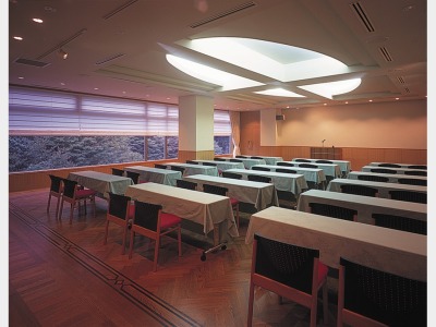 鴻朧館『ルナホール』