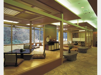 割烹レストラン『弓張月』