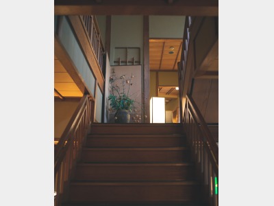 館内は昔ながらの建築美