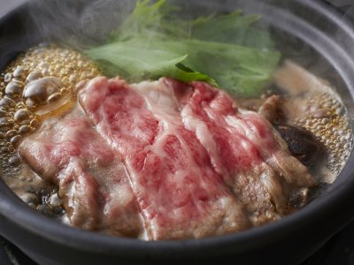 【土地の恵み会席】冬(2025年12月～2026年2月)鍋物 牛肉のすき焼き風実山椒鍋