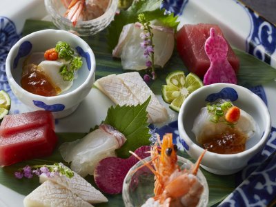 【特別会席】冬(2025年12月～2026年2月) 造里 炙り河豚の薄造り、他盛り合わせ