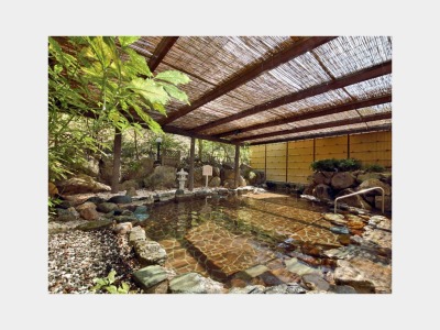 地下1,000ｍより湧き出す温泉露天風呂！