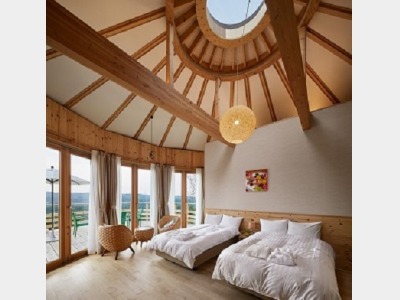 客室一例　高さ5ｍ以上の天窓から眺める星空は、天然プラネタリウム。