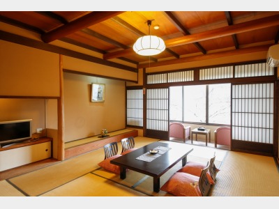 【喫煙可】 里の館〈和室10畳　眺望：播州の山々〉