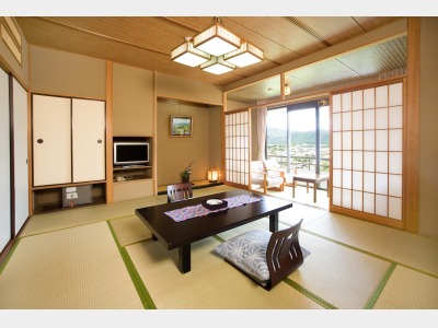 【喫煙可】 翔鷺館本館〈和室10畳　眺望：播州の山々〉