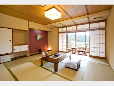 【喫煙可】 翔鷺館本館〈和室12.5畳　眺望：夢前川側〉