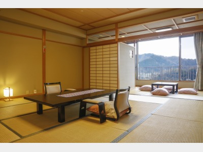 《禁煙》 翔鷺館西館〈和室12.5畳＋4.5畳掘りごたつ　眺望：夢前川〉