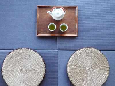 ロビーの一画にある琉球畳スペース