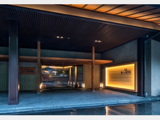 西村屋ホテル招月庭 ロビー玄関