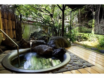 露天風呂付き客室【飛鳥の間】（和室10畳＋広縁）