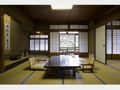 特別室【松の間】（和室10畳＋8畳＋化粧室2畳）