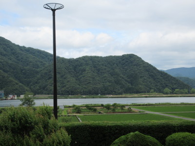 こうのとり人口巣塔