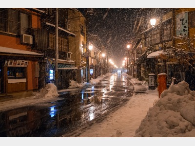 雪の城崎商店街