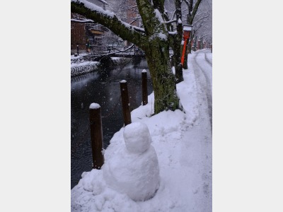 雪だるまと大谷川