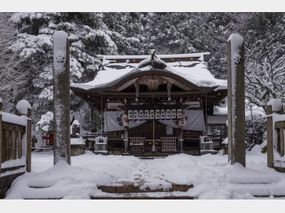 雪と温泉寺