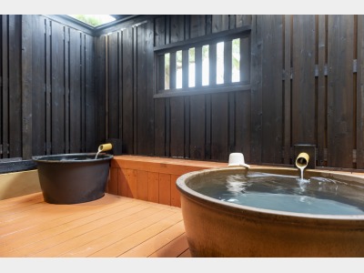 波の音が聞こえる半露天風呂