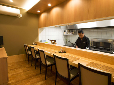 割烹のようなオープンキッチンカウンター（要予約）