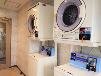 ３F　コインランドリー・自販機