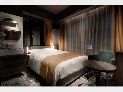 ユニバーサルダブル