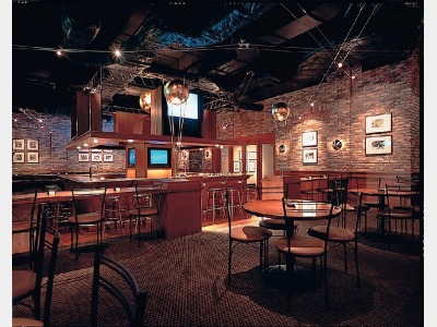 スポーツパブ「アリーナ」