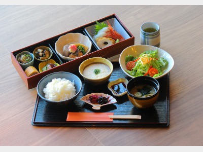 朝食は美味しい和定食
