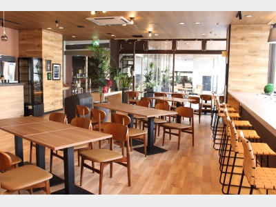 Free Wi-Fiを備えたコワーキングスペース（2時間550円/1日1,100円）