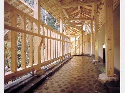 左の湯「足湯」