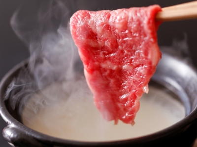 料理一例：鳥取和牛のしゃぶしゃぶ