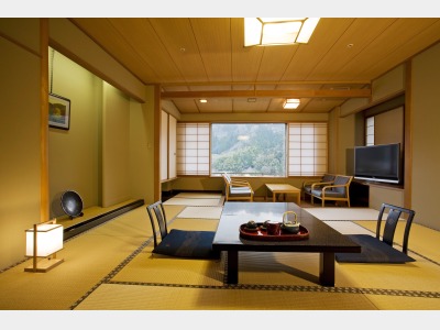 山水閣又は東山閣（客室一例）